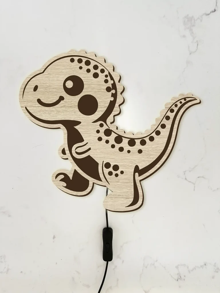 Baby T-rex lampe i træ - Treend.dk, personligt design