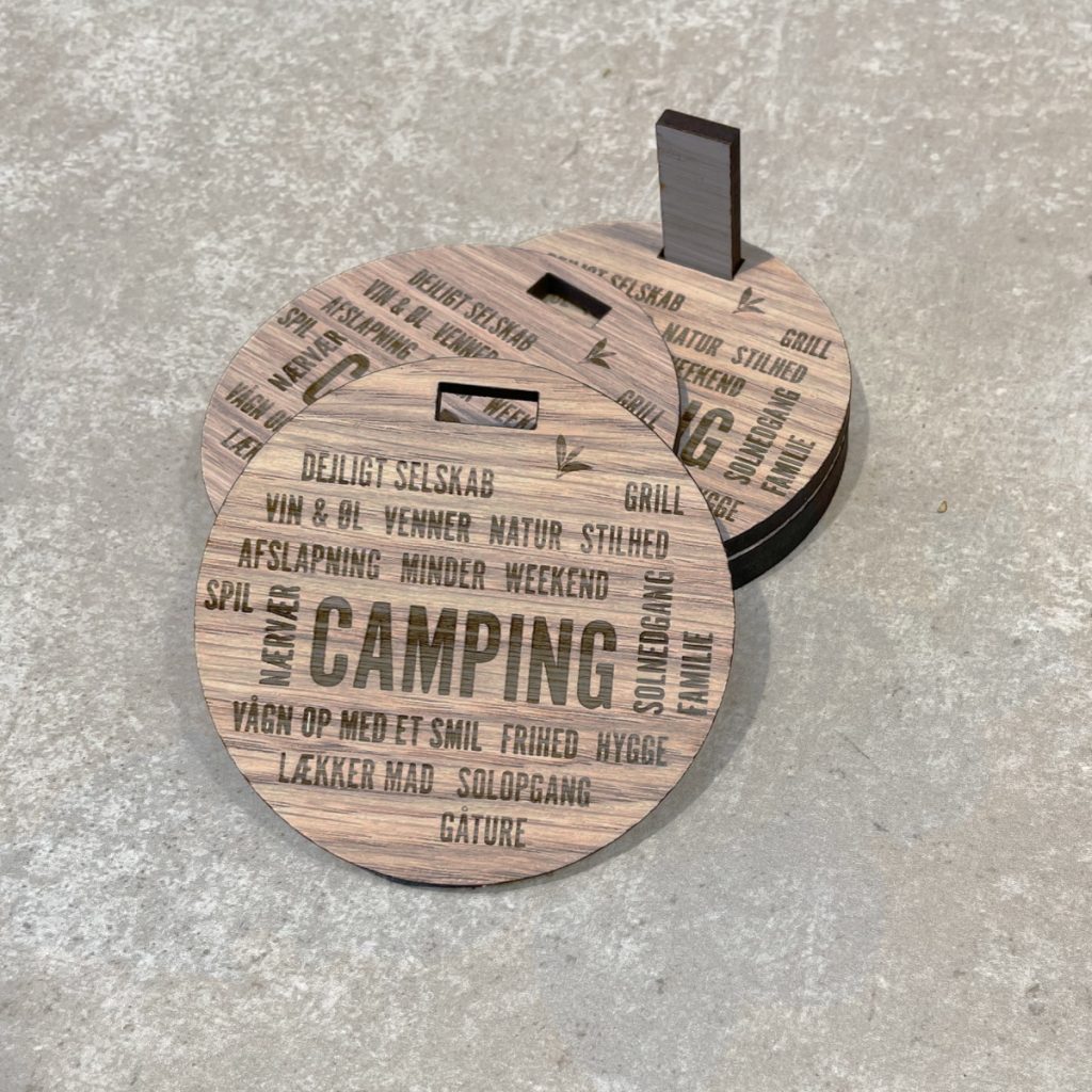 Camping Coaster Sæt i træ - Treend.dk, personligt design