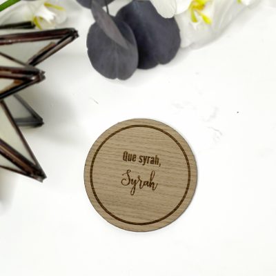 Vin citat coaster – Que syrah, Syrah