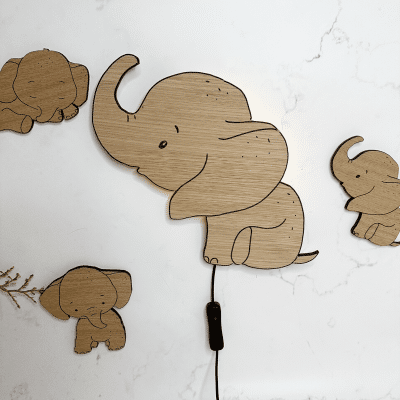 Siddende elefant lampe og 3 elefanter