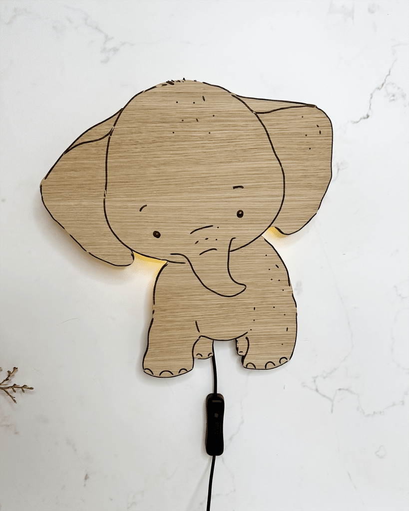 Stående elefant lampe i træ - Treend.dk, personligt design